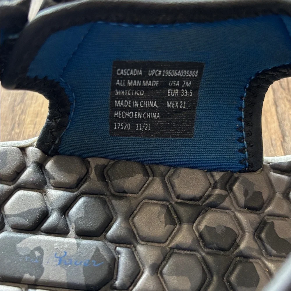 Eddie Bauer Blue and Gray Boy's Adjustable Strap Hiking River Sandals size 2